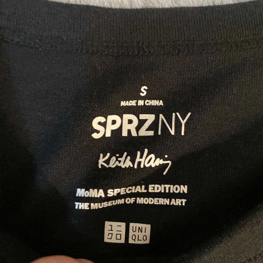 Keith Haring Barking Dog MOMA Edition T Shirt - Picture 4 of 6